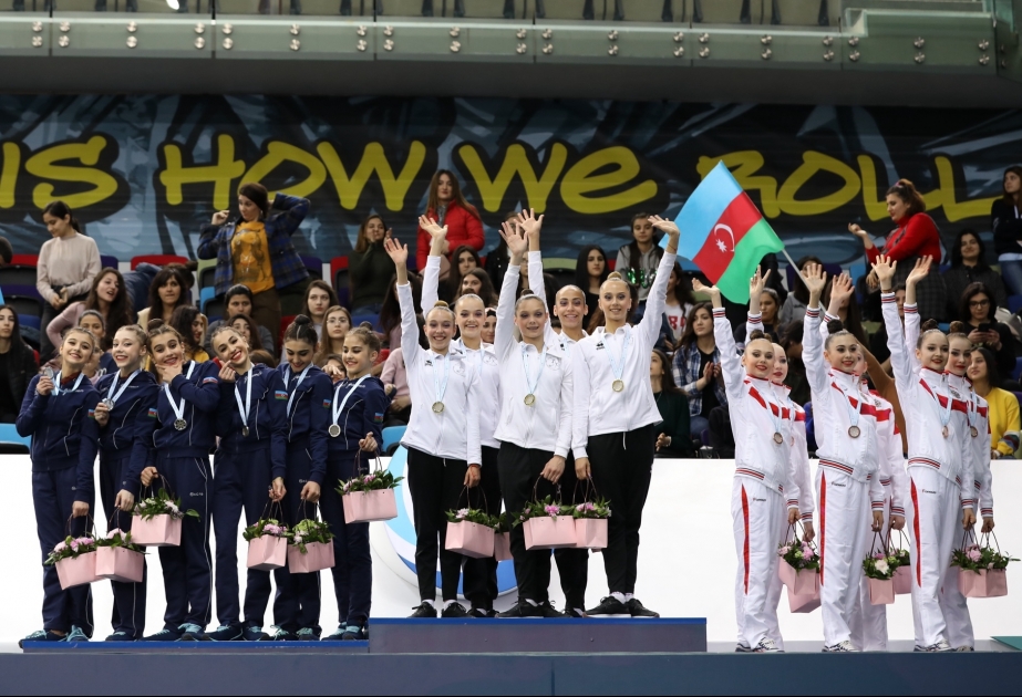 Bədii gimnastika üzrə Azərbaycan komandası çoxnövçülük yarışlarında gümüş medal qazanıb
