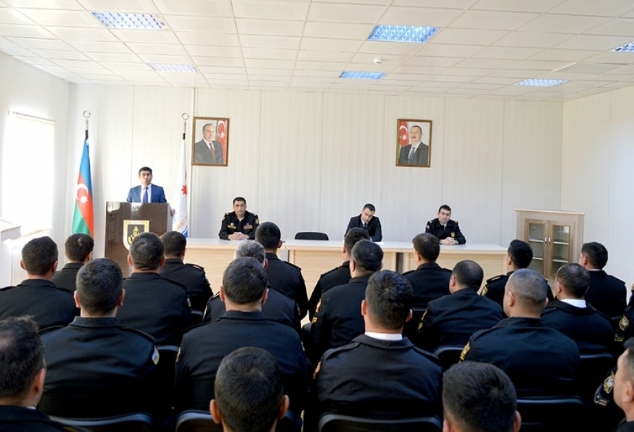 阿塞拜疆国家宗教社团工作委员会代表与军人举行见面会