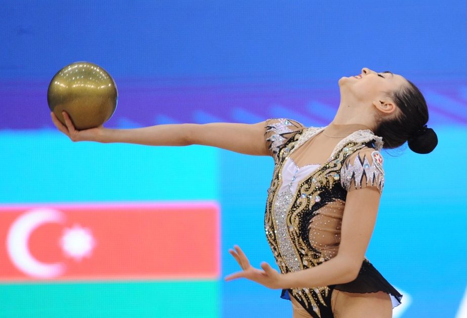 Azərbaycan gimnastı Nərminə Səmədova topla hərəkətlərdə bürünc medal əldə edib