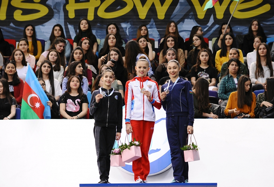 Azərbaycan gimnastı lentlə hərəkətlərdə gümüş medal qazanıb