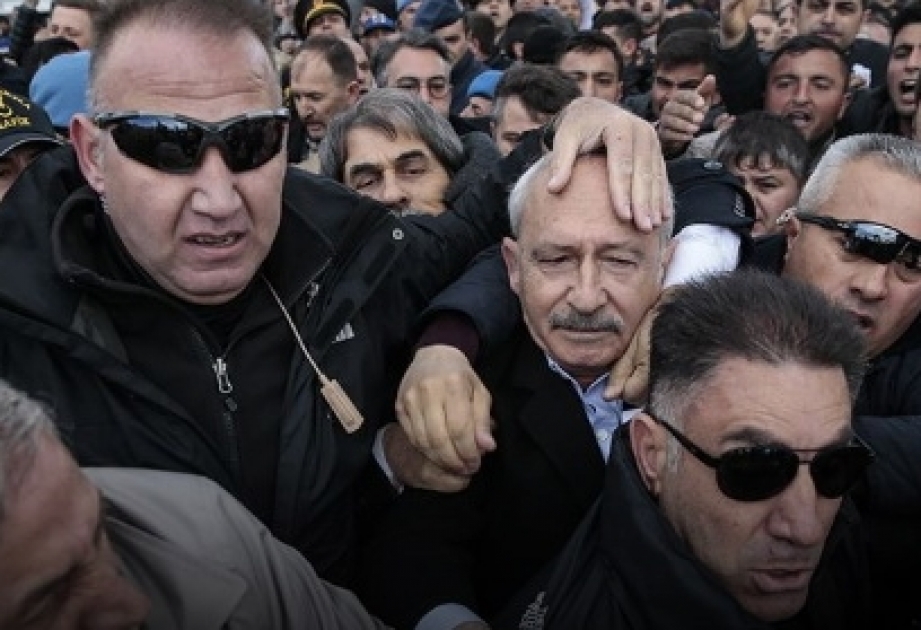 Türkiyədə partiya sədri qəzəbli kütlənin hücumuna məruz qalıb