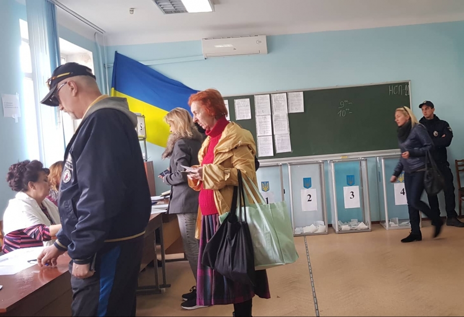 MSK: Xarici ölkələrdəki məntəqələrdə seçicilər daha çox Petro Poroşenkoya səs verib