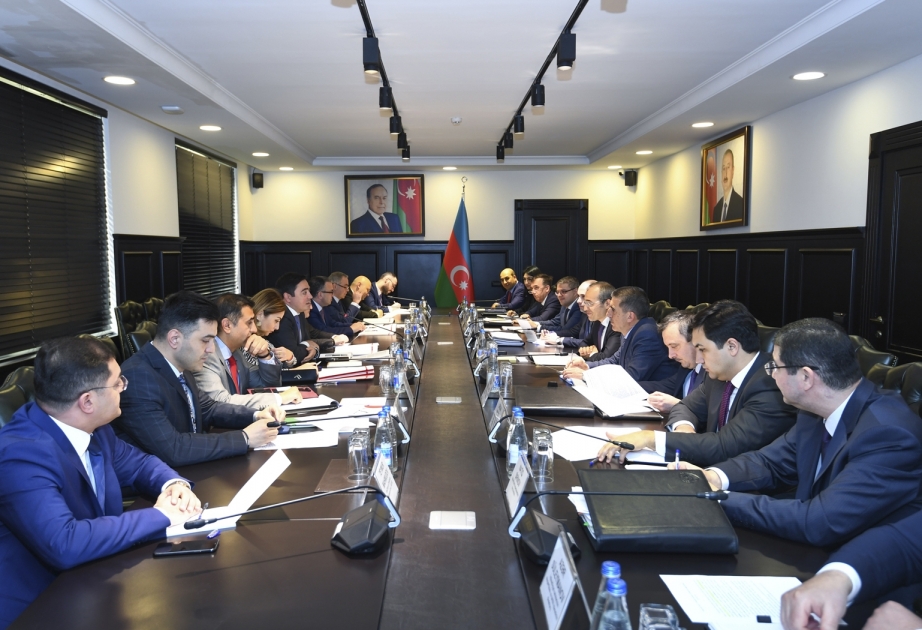 Vergilər naziri “AmCham”ın nümayəndələri ilə görüşüb