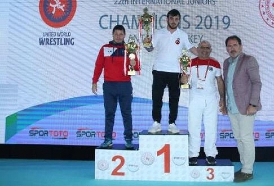 Gənc güləşçilərimiz Antalyada 11 medal qazanıblar