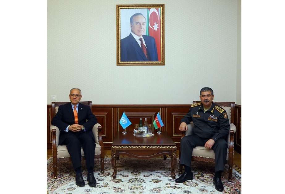 وزير الدفاع يلتقي المنسق المقيم للأمم المتحدة في أذربيجان