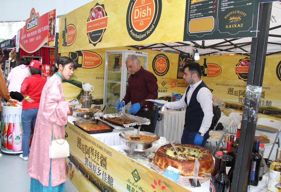 Productos alimenticios y agrícolas azerbaiyanos se exhiben en el festival de Pekín