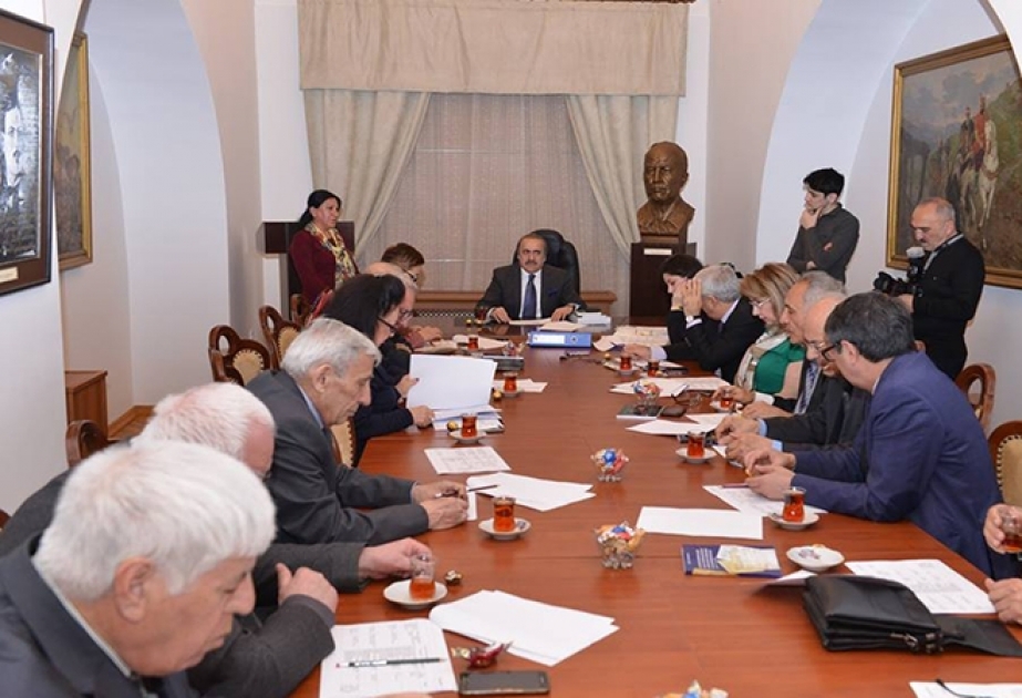 Filologiya Problemləri üzrə Elmi Şuranın iclasında 27 dissertasiya mövzusu müzakirə edilib