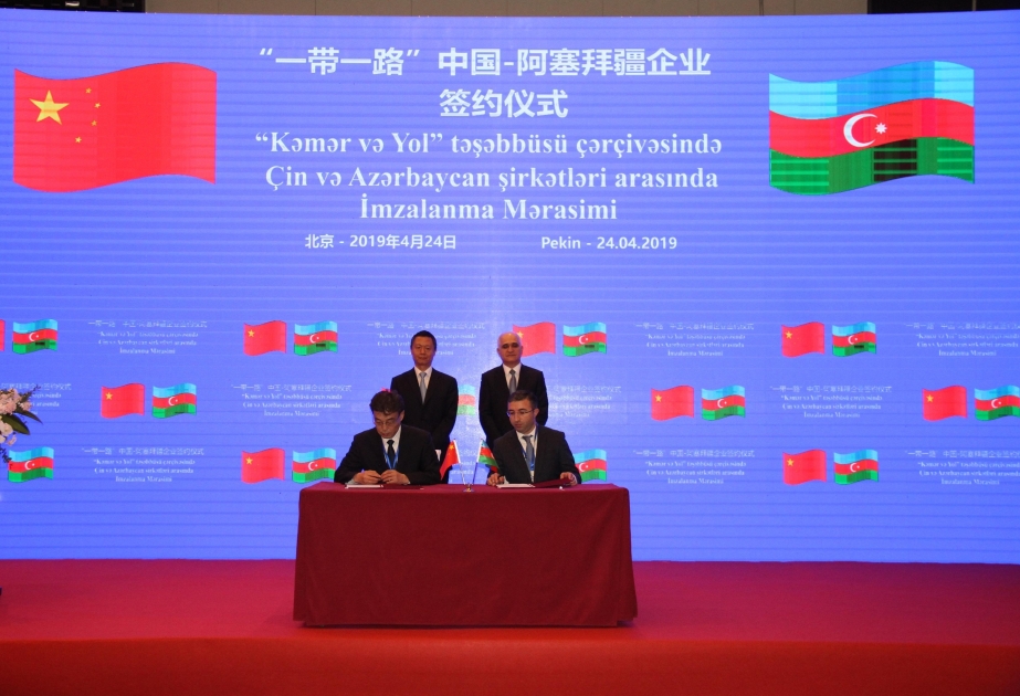 Compañías azerbaiyanas y chinas han firmado documentos por valor de 821 millones de dólares en Pekín