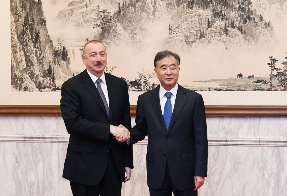 El presidente Ilham Aliyev recibió a un miembro del Buró Político del Comité Central del Partido Comunista de China Wang Yang