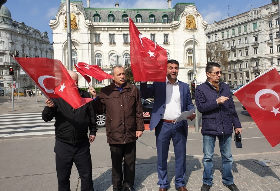 Fransanın Vyanadakı səfirliyi qarşısında etiraz aksiyası keçirilib