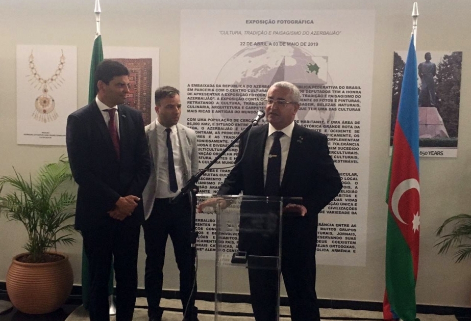Se inaugura en Brasil una exposición fotográfica dedicada al 650º aniversario del poeta azerbaiyano Imadeddin Nasimí