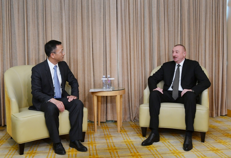 Treffen zwischen Präsident Ilham Aliyev und dem Präsidenten von China National Electric Engineering in Peking VIDEO