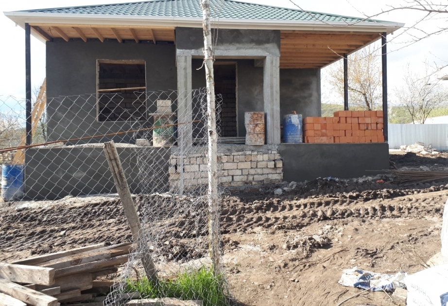В настоящее время в Исмаиллы строятся 30 домов, оказавшихся в аварийном состоянии в результате землетрясения, а 16 домов сносятся