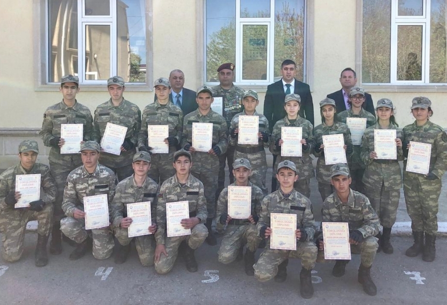 Salyanda “Şahin” hərbi idman oyununun zona birinciliyinin qalibi olmuş komandanın üzvləri ilə görüş keçirilib