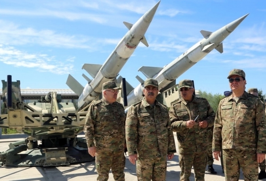 Verteidigungsminister Hasanov besucht neuen Gefechtsstand der Luftwaffe