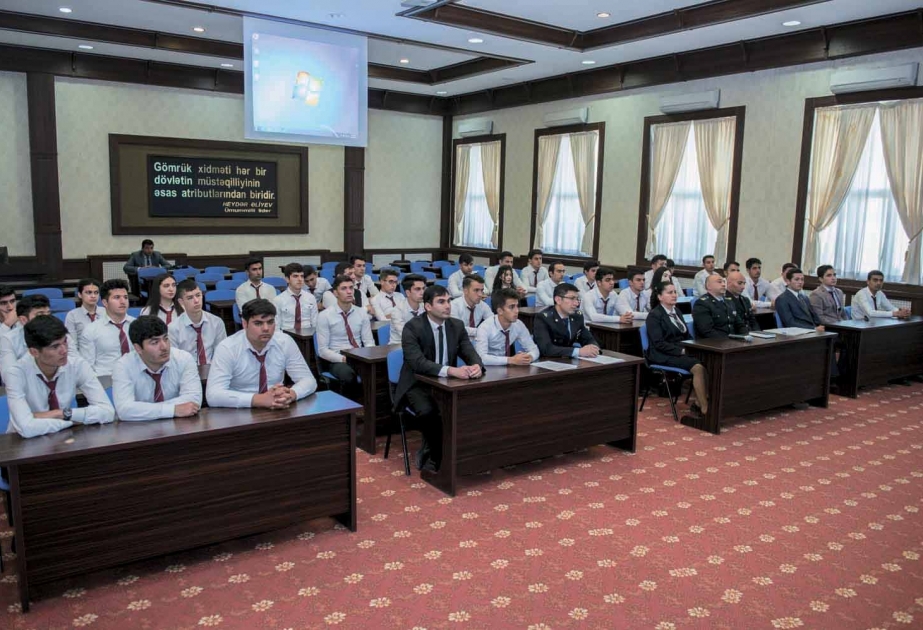 Muxtar Respublika Prokurorluğunda və Gömrük Komitəsində tələbələrlə görüş