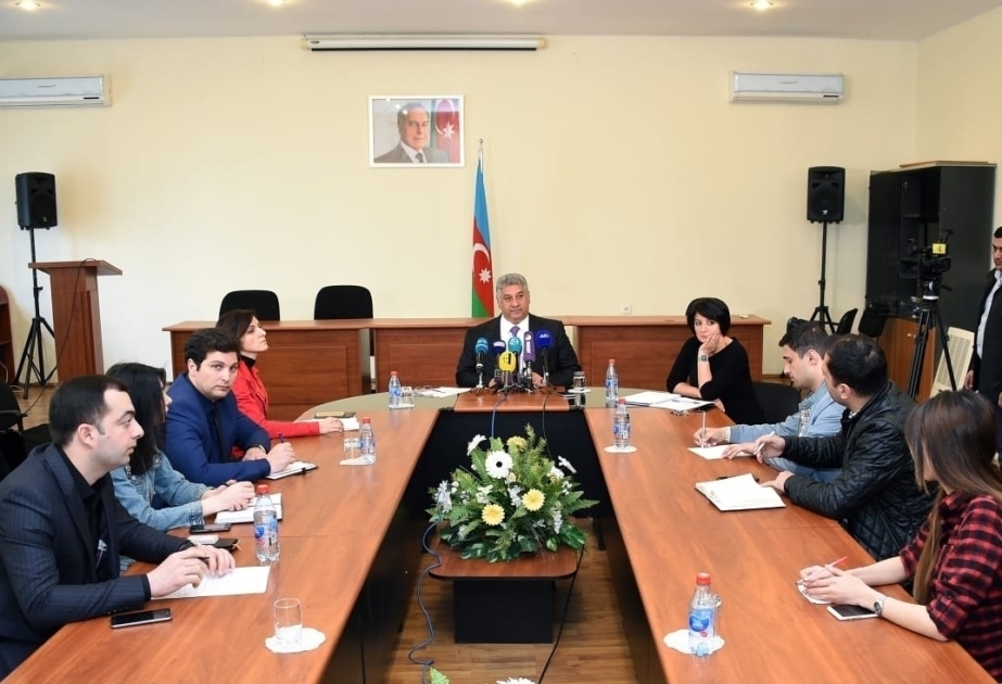 体育部长举行媒体发布会