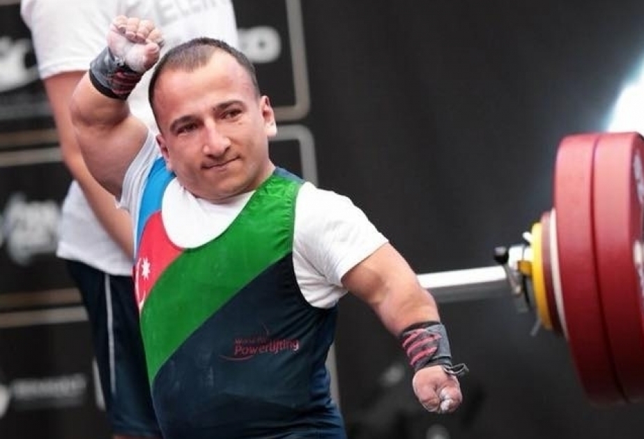 Levantador de pesas paralímpico azerbaiyano gana el oro mundial