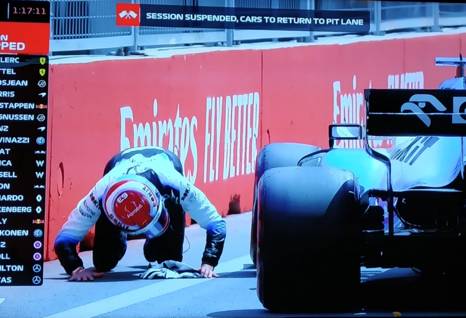 Erstes Unglück bei F 1 GP von Aserbaidschan: George Russells Williams durch einen losen Gullydeckel schwer beschädigt
