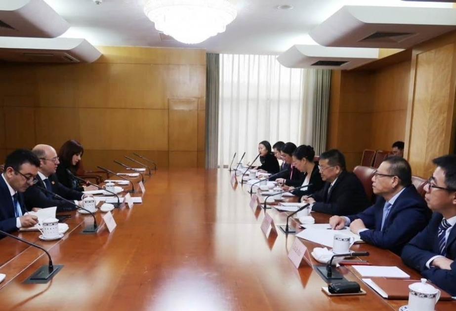 بحث آفاق توسيع العلاقات بين أذربيجان والصين في مجال الطاقة