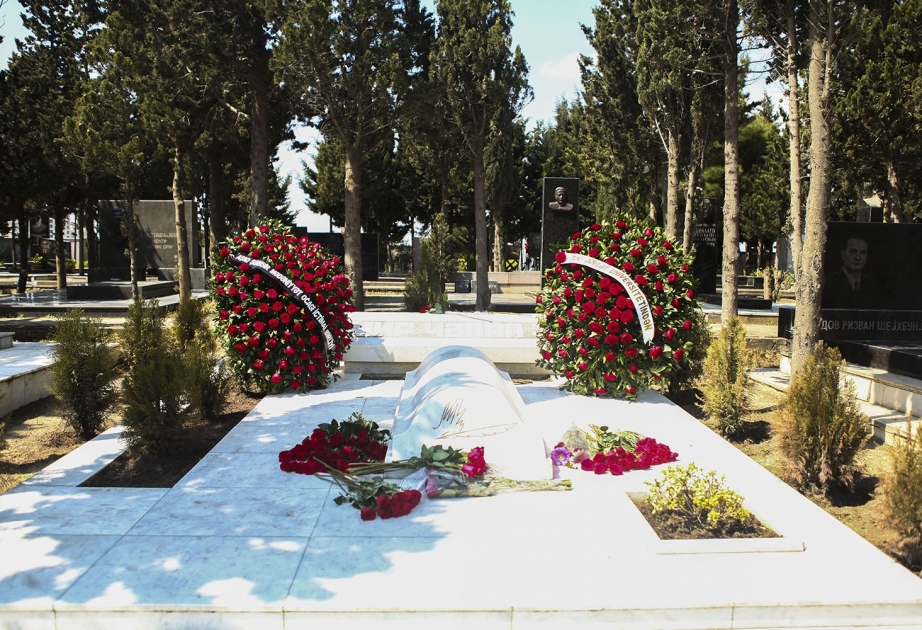 BDU-nun kollektivi Mir Cəlal Paşayevin xatirəsini anıb