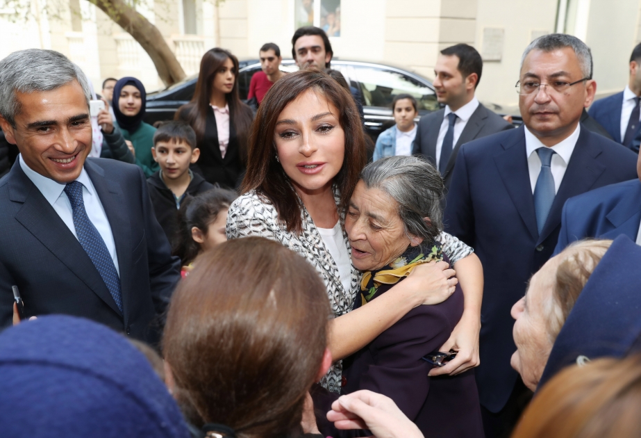 Azərbaycanın Birinci vitse-prezidenti Mehriban Əliyeva məcburi köçkünlərlə görüşüb