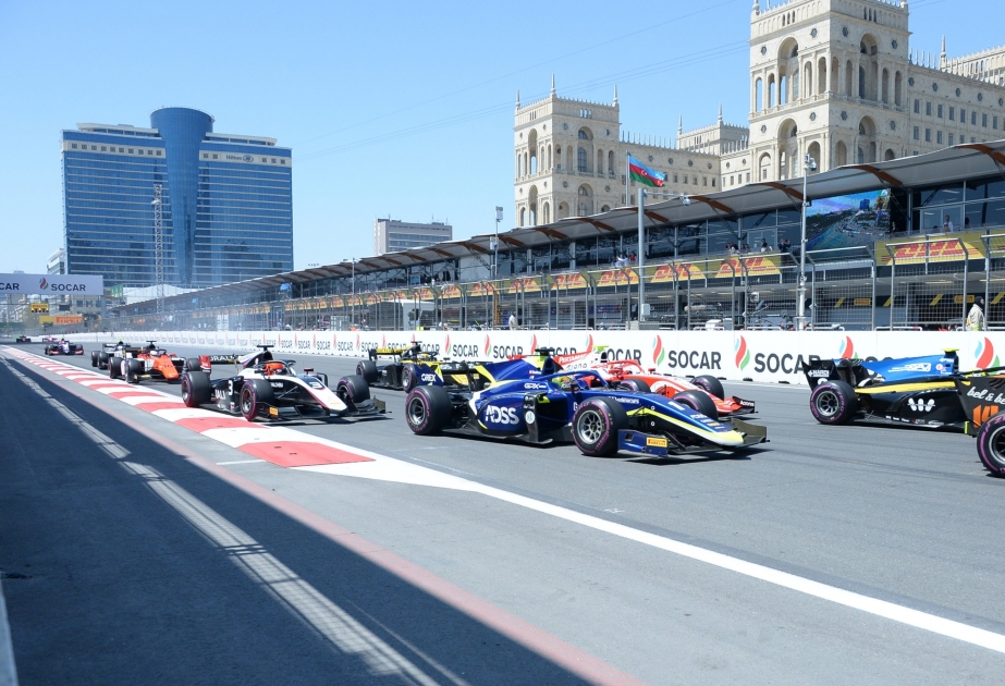 GP von Aserbaidschan: Erstes Rennen der Formel 2 begonnen
