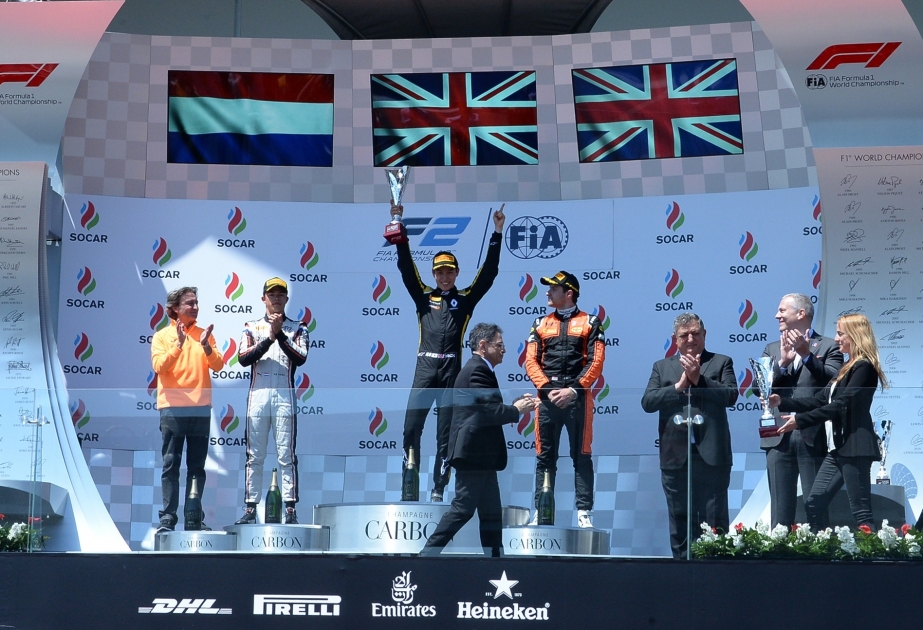 La cérémonie de remise des prix de la première course de la Formule 2