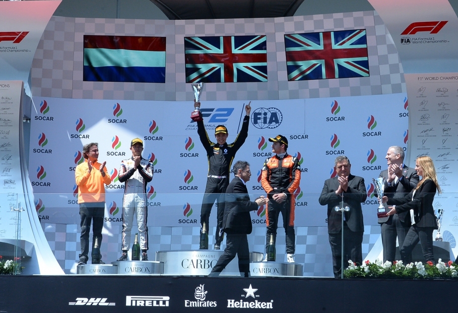 Piloto del equipo Campos Racing Jack Aitken gana la primera competencia de Fórmula 2 en Bakú