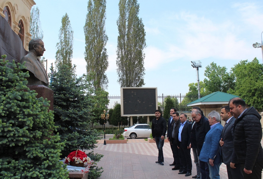 Azərbaycan nümayəndə heyəti Daşkənddəki Heydər Əliyev adına Mədəniyyət Mərkəzində olub