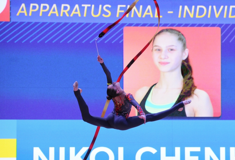 Rusiyalı gimnastlar gürzlər və lentlə hərəkətlərdə növbəti medallarını qazanıblar