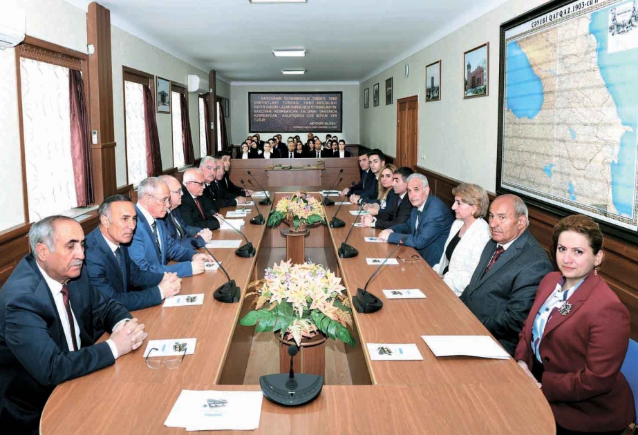 AMEA Naxçıvan Bölməsinin Əlyazmalar Fonduna 22 əlyazma və kitab hədiyyə olunub