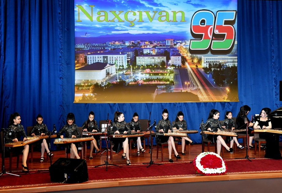 Naxçıvanda istedadlı qanun ifaçısının və şagirdlərinin konserti olub