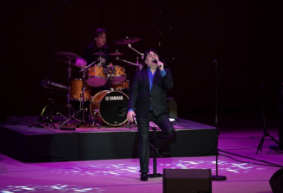 Bakıda Rusiyanın tanınmış müğənnisi Aleksandr Serovun konserti olub VİDEO