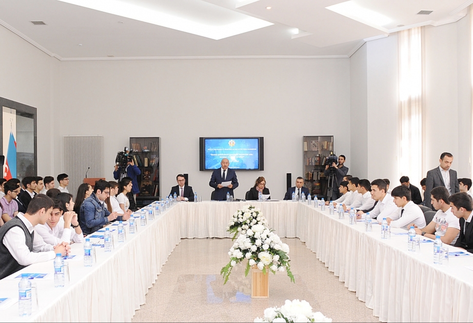 “Sosial şəbəkələrin gənclərin həyatında rolu: müsbət və mənfi tərəfləri” mövzusunda interaktiv seminar keçirilib VİDEO