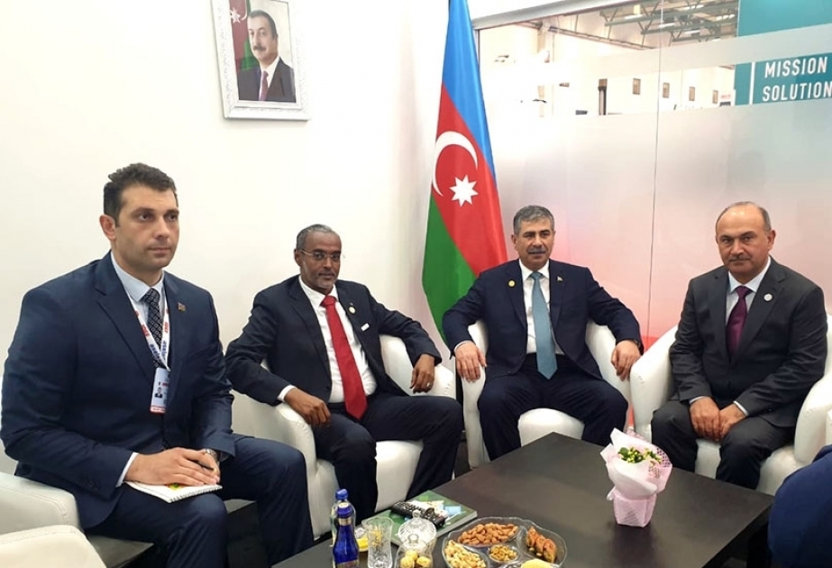 بحث آفاق تطوير التعاون العسكري بين أذربيجان وجيبوتي