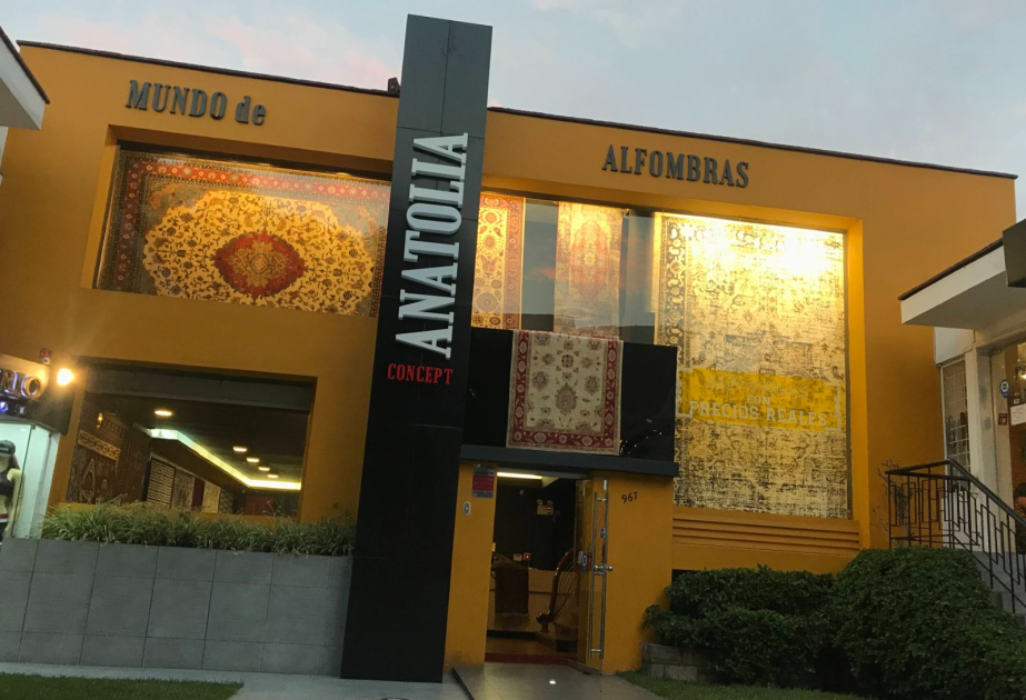 Azərbaycanlı xalça dizayneri: Müştərilərə xalça sənətinin tarixi, texnologiyası və mədəni dəyəri haqqında geniş məlumat veririk