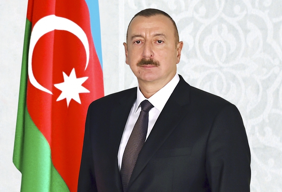 Ilham Aliyev felicita a su par polaco