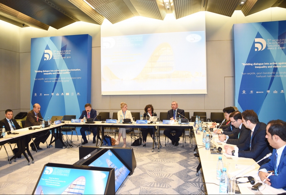 Forum çərçivəsində “UNESCO üzrə Milli komissiyaların mədəniyyətlərarası dialoqun təşviqində rolu” mövzusunda sessiya keçirilib