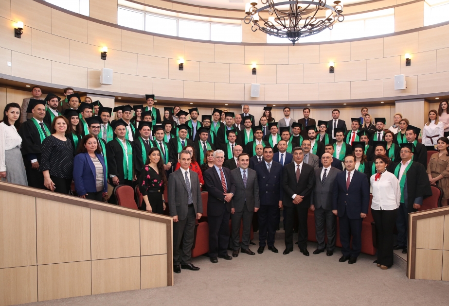 Bakı Ali Neft Məktəbində Layihə İdarəetmə Məktəbinin məzun günü keçirilib