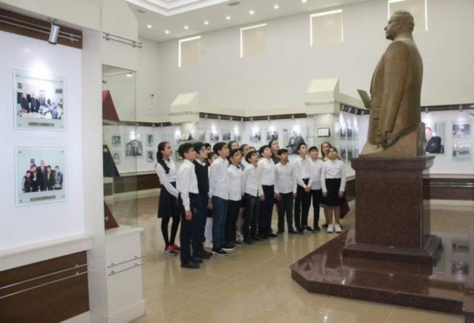 Yasamal rayon Heydər Əliyev Mərkəzi ilə tanışlıq şagirdlərdə zəngin təəssürat yaradıb