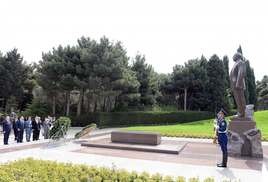 Brazilian delegation pays respect to national leader Heydar Aliyev and Azerbaijani martyrs