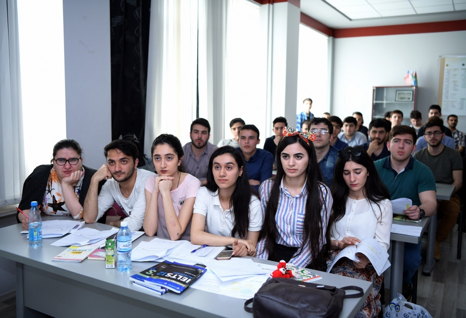 ADNSU-da fransalı professorun təlimləri başa çatıb