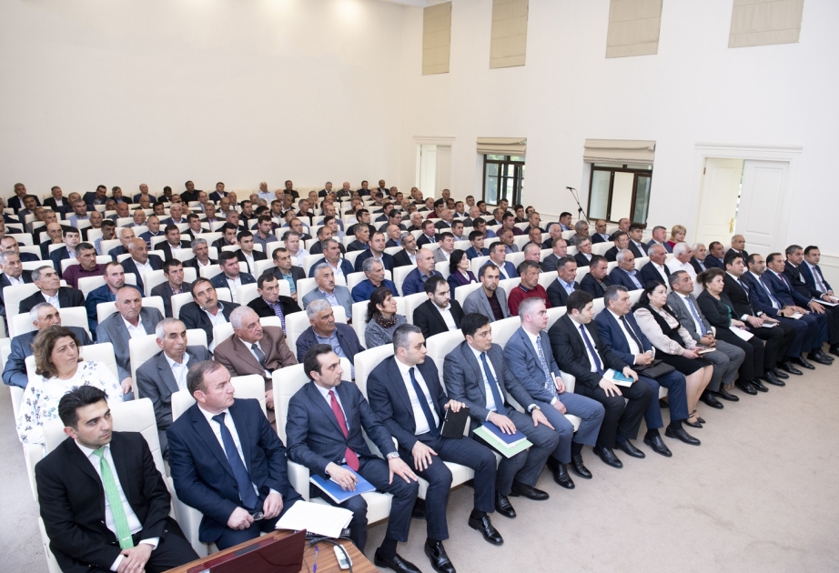 Kənd Təsərrüfatı naziri İsmayıllıda fermerlərlə görüşüb