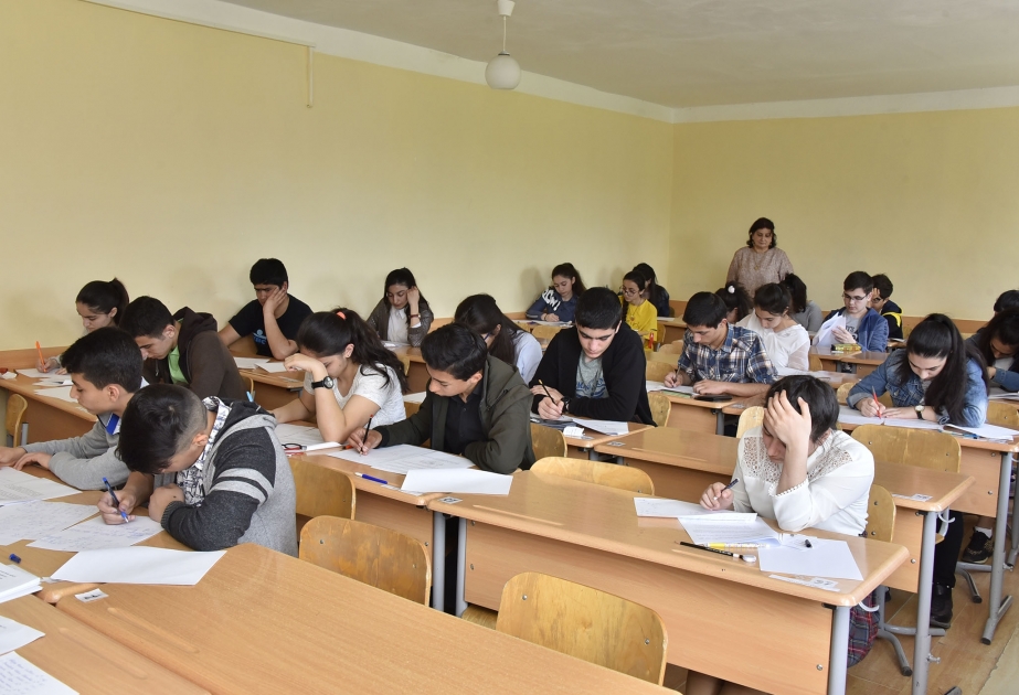 Sumqayıt universitetində məktəblilərin fizika üzrə fənn olimpiadası keçirilib