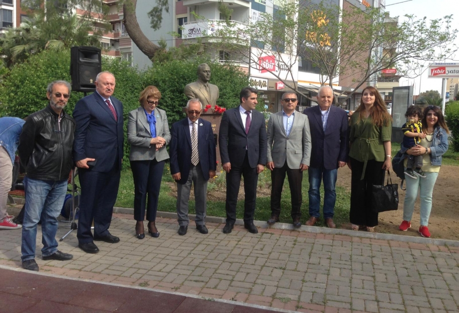 Ümummilli lider Heydər Əliyevin anadan olmasının 96-cı ildönümü İzmirdə qeyd edilib