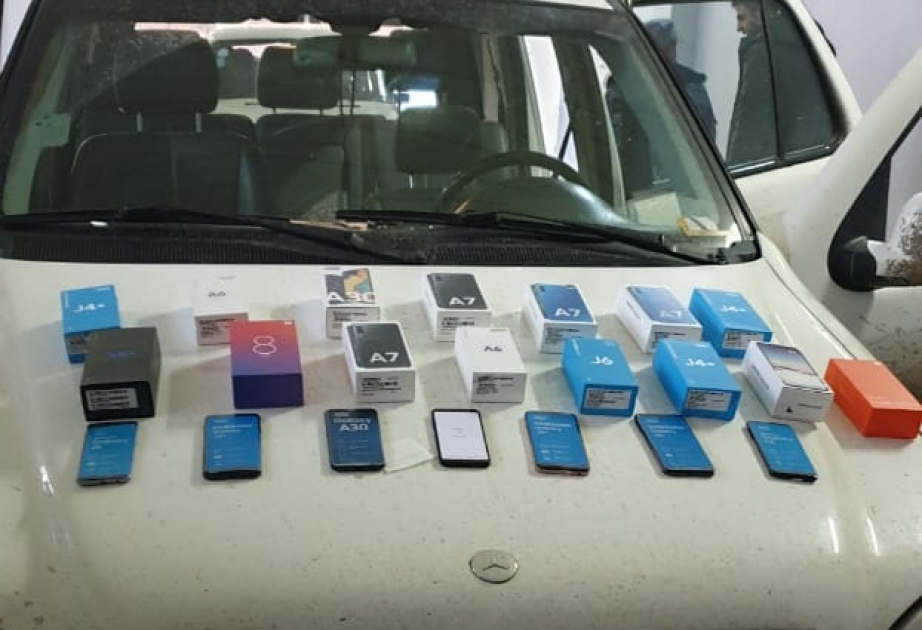 Mobil telefonların ölkəyə qanunsuz yolla keçirilməsi cəhdinin qarşısı alınıb
