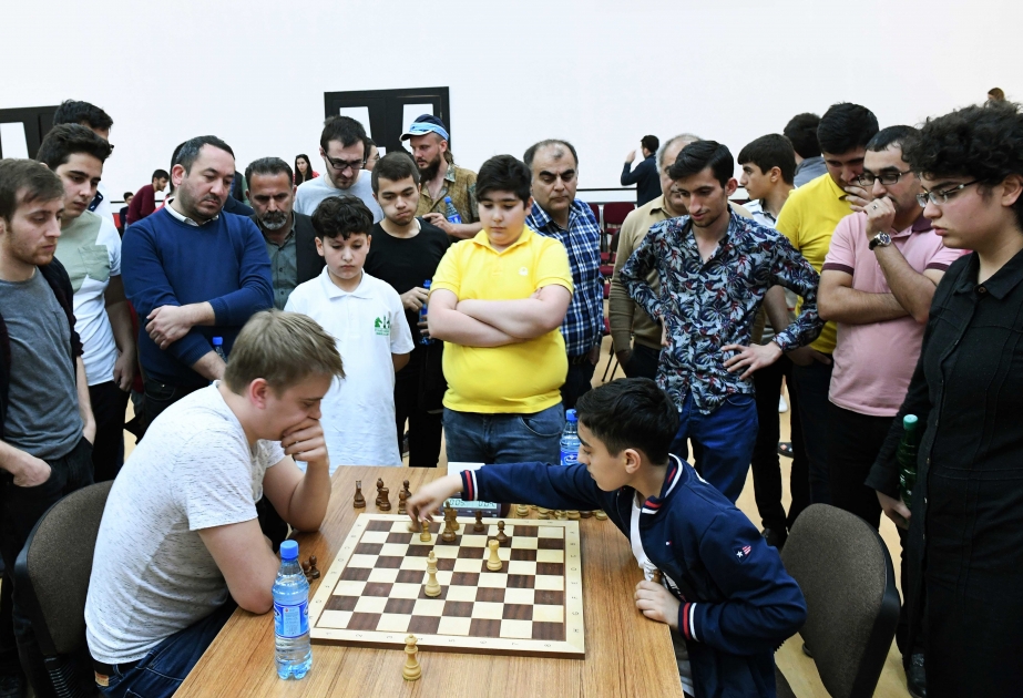 Nicat Abasov Beynəlxalq Şahmat Festivalının iştirakçıları arasında keçirilən blits-turnirin qalibi olub
