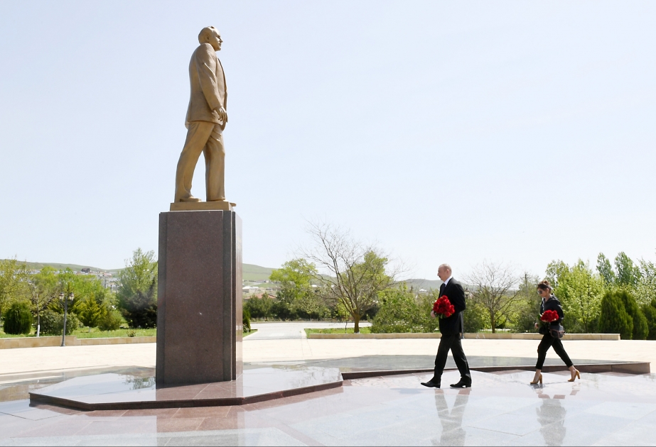 Déplacement du président Ilham Aliyev dans le district de Goboustan VIDEO