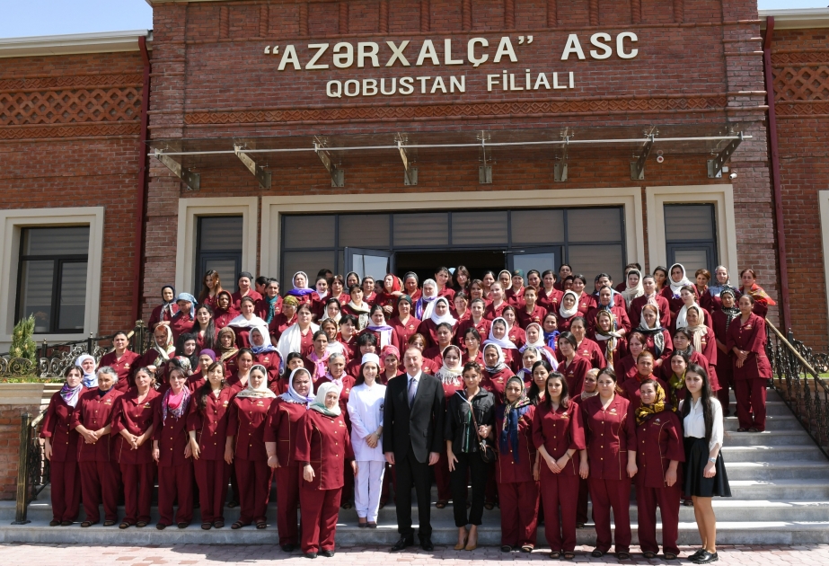 La filiale de Goboustan de la Société Azerkhaltcha a ouvert ses portes  Le président Ilham Aliyev et la première dame Mehriban Aliyeva ont participé à l’inauguration VIDEO